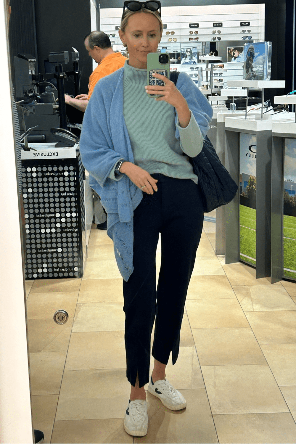 airport style, airport outfit, casual airport outfit, cashmere wrap for airport, airport ootd